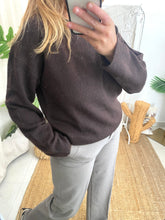 Carregar imagem no visualizador da galeria, Camisola Viliga castanho Vila
