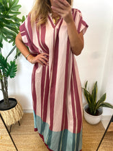 Carregar imagem no visualizador da galeria, Vestido oversize riscas rosa
