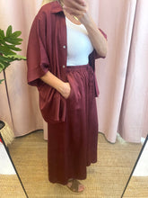 Carregar imagem no visualizador da galeria, Camisa acetinada oversize  Bordeaux
