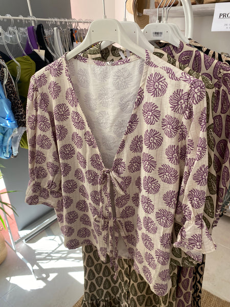 Blusa estampada laçinhos lilás