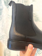 Carregar imagem no visualizador da galeria, Botas Cubanas Vanity preto elástico
