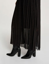Carregar imagem no visualizador da galeria, Saia plissada preta MORGAN
