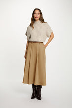 Carregar imagem no visualizador da galeria, Camisola de malha beje Morgan
