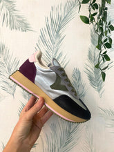 Carregar imagem no visualizador da galeria, Ténis cosmos prata Victoria
