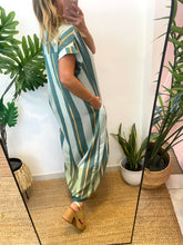 Carregar imagem no visualizador da galeria, Vestido oversize riscas menta
