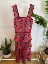 Carregar imagem no visualizador da galeria, Vestido Sevilha estampa rosa forte
