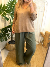 Carregar imagem no visualizador da galeria, Camisola de malha camel

