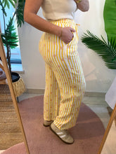 Carregar imagem no visualizador da galeria, Calças algodão crepe estampa amarelo
