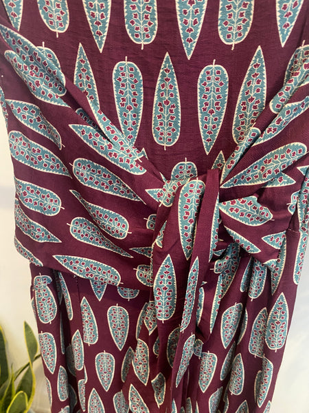 Vestido Sardenha folhas pequenas bordeaux