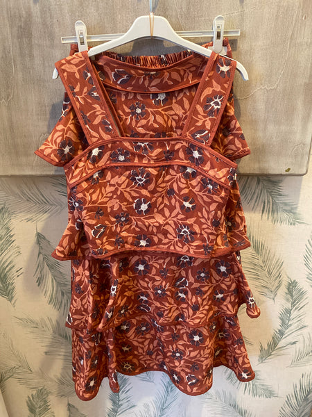 Conjunto de top e saia folhos tijolo