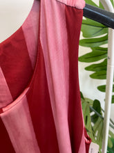 Carregar imagem no visualizador da galeria, Vestido midi malha fria estampa riscas
