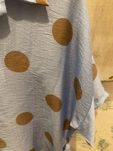 Carregar imagem no visualizador da galeria, Camisa oversize padrão bolas azul claro
