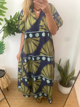 Carregar imagem no visualizador da galeria, Vestido estampa africana manga balão azul e verde
