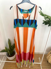 Carregar imagem no visualizador da galeria, Vestido malha fria riscas e triângulos multicor
