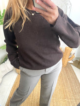 Carregar imagem no visualizador da galeria, Camisola Viliga castanho Vila

