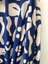 Carregar imagem no visualizador da galeria, Vestido estampado marinho

