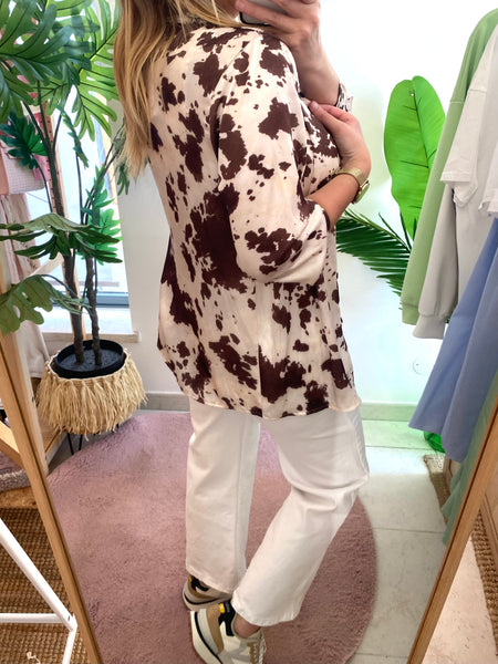 Camisa acetinada padrão vaca