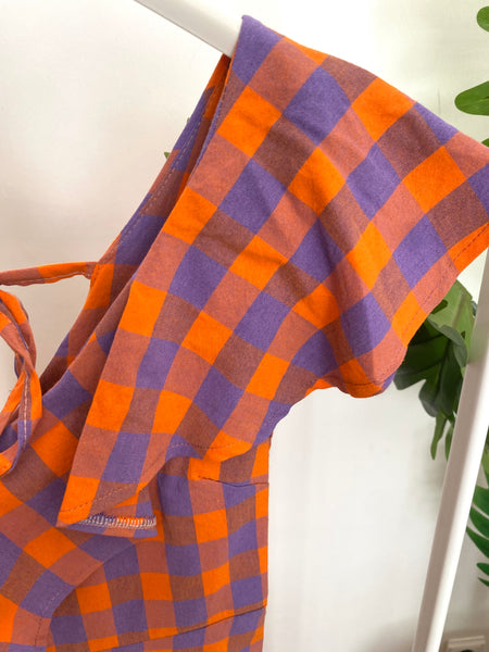 Vestido vichy gola com folho laranja