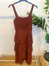 Carregar imagem no visualizador da galeria, Vestido liso folhos largos
