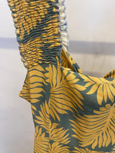 Carregar imagem no visualizador da galeria, Vestido alças franzida padrão folhas
