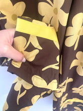 Carregar imagem no visualizador da galeria, Calças largas estampa margaridas amarelo/castanho
