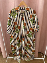 Carregar imagem no visualizador da galeria, Vestido estampado riscas beje
