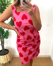 Carregar imagem no visualizador da galeria, Vestido curto estampa corações 💕
