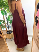 Carregar imagem no visualizador da galeria, Vestido acetinado alças finas bordeaux
