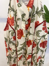 Carregar imagem no visualizador da galeria, Vestido halter com botões estampa floral

