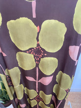 Carregar imagem no visualizador da galeria, Vestido comprido malha fria papoilas castanho e verde

