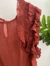 Carregar imagem no visualizador da galeria, Blusa telha com folhos ombro
