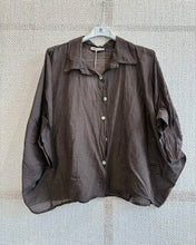 Carregar imagem no visualizador da galeria, Camisa oversize fininha castanho

