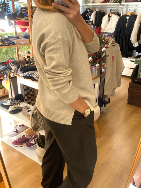 Camisola de malha decote V beje