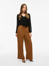 Carregar imagem no visualizador da galeria, Blusa folhos Viane preto Vila
