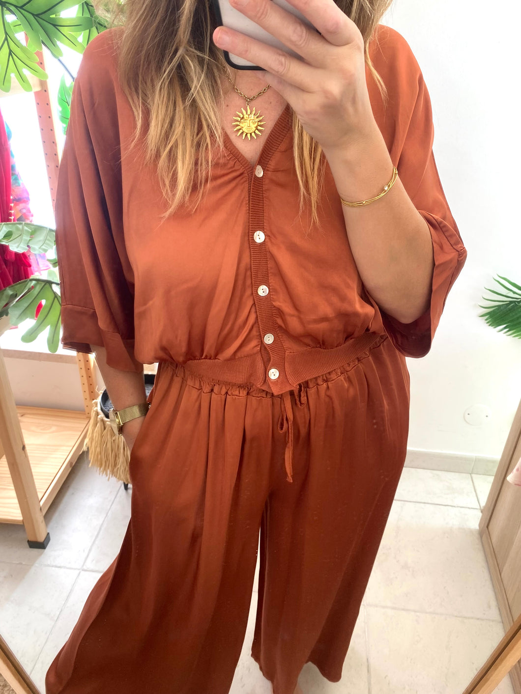 Kimono acetinado botões tijolo