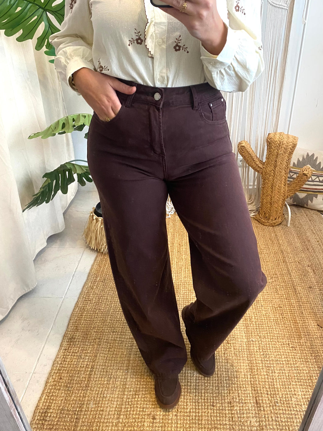 Calças sarja barrel castanho