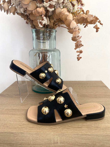 Chinelo preto tachas Cubanas