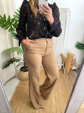 Carregar imagem no visualizador da galeria, Calças clássicas camel Morgan
