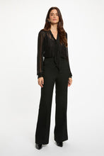 Carregar imagem no visualizador da galeria, Blusa com laçada preto Morgan
