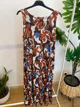 Carregar imagem no visualizador da galeria, Vestido comprido malha floral castanho e azul
