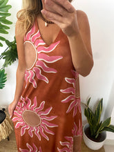 Carregar imagem no visualizador da galeria, Vestido comprido malha fria sol tijolo e rosa
