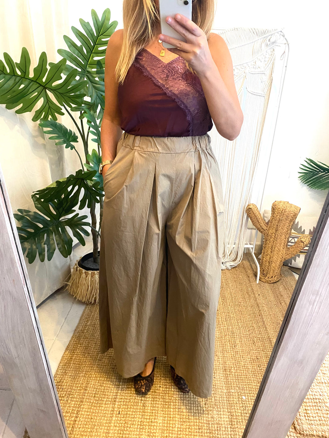 Calças pantalonas camel