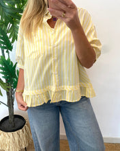 Carregar imagem no visualizador da galeria, Camisa riscas amarelo
