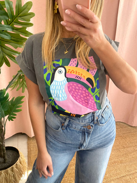 T-shirt cinza papagaio