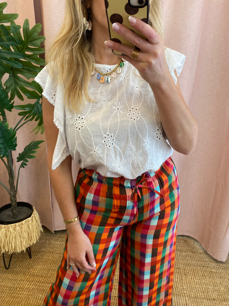 Blusa branca bordada