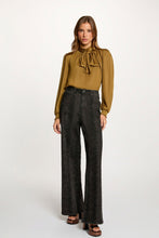 Carregar imagem no visualizador da galeria, Blusa laçada Morgan
