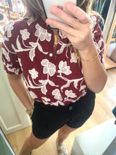 Carregar imagem no visualizador da galeria, Blusa bordada Bordeaux
