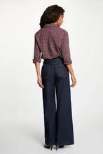 Carregar imagem no visualizador da galeria, Blusa Morgan quadradinhos Bordeaux brilhantes
