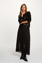 Carregar imagem no visualizador da galeria, Saia plissada preta MORGAN
