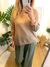 Carregar imagem no visualizador da galeria, Camisola de malha camel
